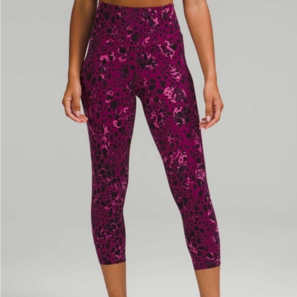 Lululemon Base Pace High-Rise Crop 23 Cheetah Camo
Magenta Purple Multi